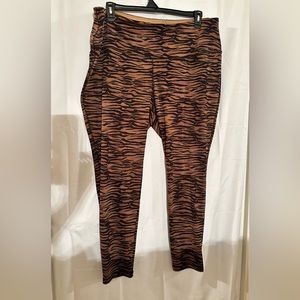 chicos travelers brown black zebra print ankle crop pant womens size 4(XL)